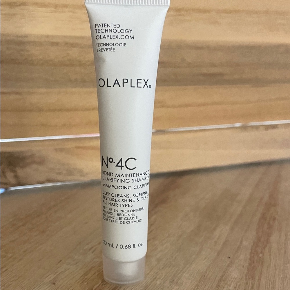 OLAPLEX No.4C Bond Maintenance Clarifying Shampoo - White